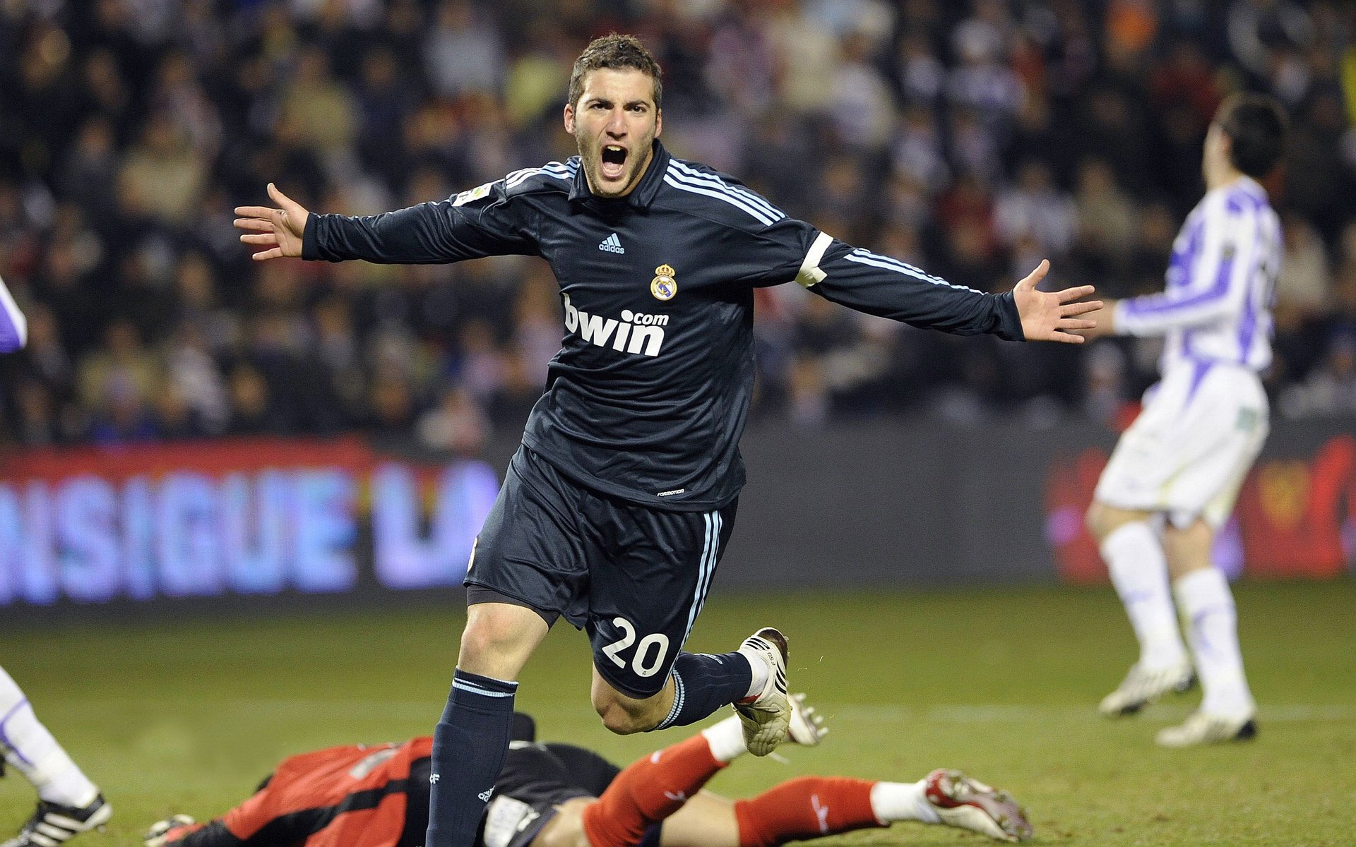 _美轮美奂的开幕式：场馆载歌载舞迎来盛大开幕_，开幕仪式音乐庄重